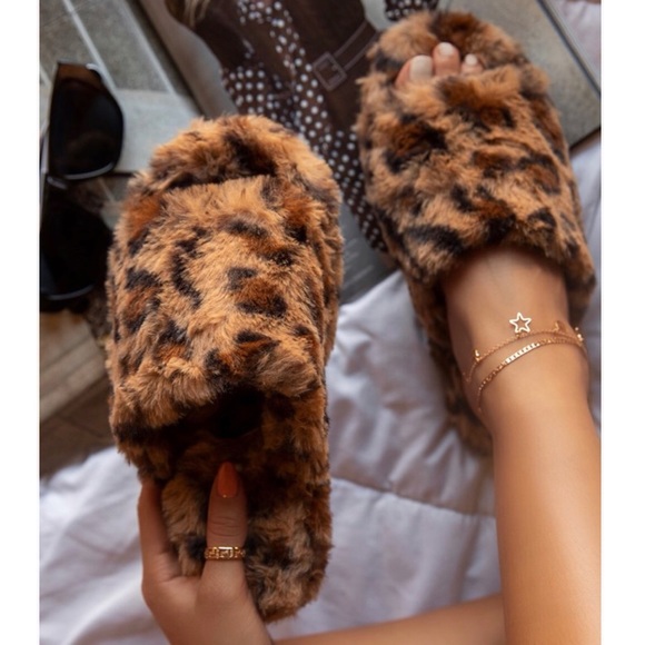 Leopard Print Faux Fur Slip On Slides - Picture 2 of 7